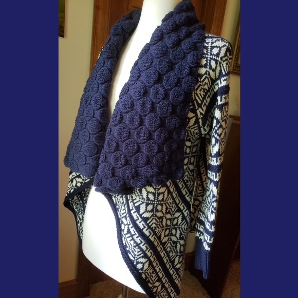 NWT Gorgeous Nordic style cardigan NWT - Picture 1 of 7